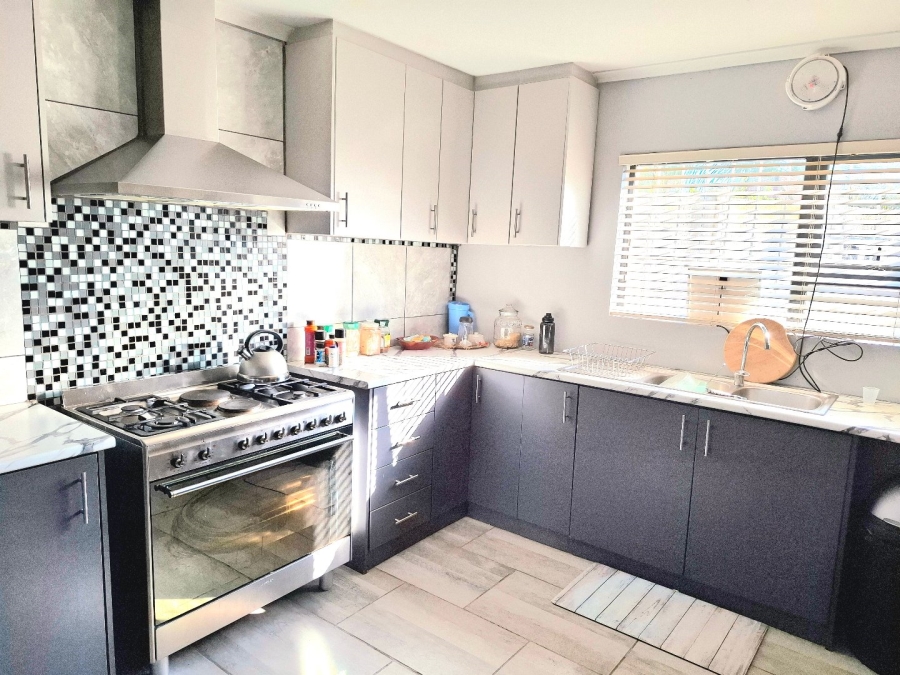 4 Bedroom Property for Sale in Sunkist Estate Western Cape